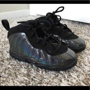 Nike (Posite) holographic black shoes for toddlers. Size 7C.